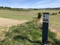 Arne Køltzow minnetavle ved Brøter-Vestre Sørum.