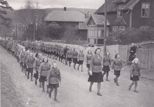KFUK-speidere i Brennebakken i 1947 (oeb-228756).jpg