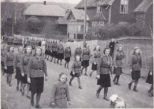 KFUK-speidere i Brennebakken i 1947 (oeb-228757).jpg