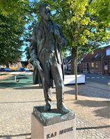 Kaj Munk, statue i sentrum av fødebyen Maribo til minne om ham. Foto: Stig Rune Pedersen (2022)