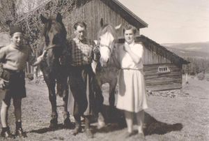 Kallrustad 1949 familie hester.jpg