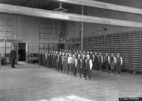 Gutteklasse i gymnastikksalen. Foto: Foto:Erik Olsen (1900-årene).