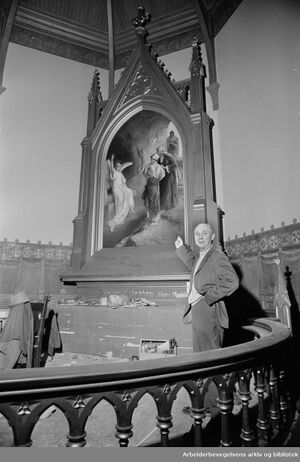 Kampen kirke restaurering altertavle.jpg