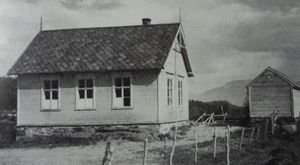 Kanebogen - første skole.JPG