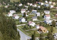 Kantum i 1961. Vi ser litt av veien opp til Bråtabakken, Semsmoen og Røren. Foto: Widerøe