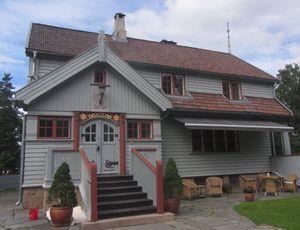 Karistua Fjellveien 2 Bærum 2012.jpg