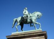 Bergsliens rytterstatue av Karl III Johan på Slottsplassen i Oslo (1875) er hans kanskje mest kjente verk. Foto: Stig Rune Pedersen