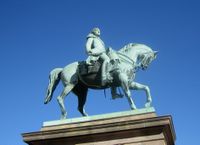 Brynjulf Bergsliens rytterstatue av kong Karl III Johan foran Slottet ble avduket i 1875. Foto: Stig Rune Pedersen