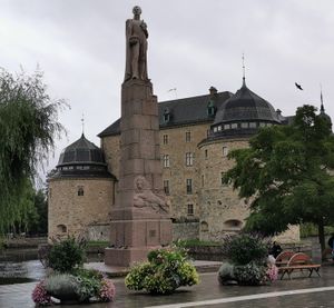 Karl Johan statue Örebro .jpg