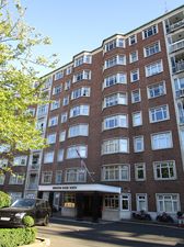 Her i Kingston House i London hadde regjeringen sitt hovedsete under krigen. Foto: Stig Rune Pedersen