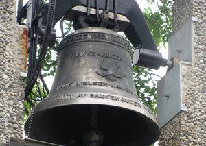 Kirkeklokke Bakkehaugen kirke Oslo.jpg