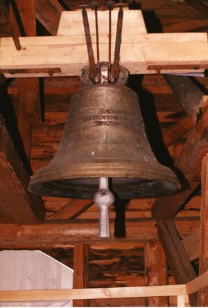 Kirkeklokke Sørum Holte.jpg