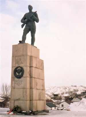 Kirkenes minnesmerke 1944.jpg