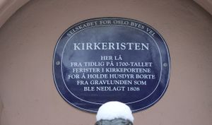 Kirkeristen blå plakett.JPG