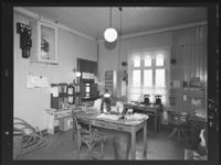 Kjelsaas stasjon. Kontoret. Ukjent/Nasjonalbiblioteket