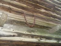 420. Kjetting for oppheng av slakt Numedal.jpg