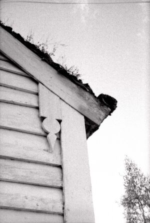 Klagegg, detalj skulehus.jpg