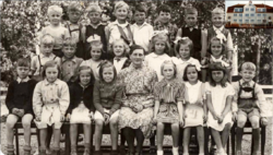 Klasse 1C på Sagdalen skole 1945. Øverste rekke fra venstre: Per Hoel, Brynulf Martinsen, Bjørn Wiborg, Truls Nilsen, Trygve Normann (Karlsen) Foss, Kjell Jacobsen, Kjell Karlsen, Tore Rønning. Midterste rekke: Bjørn Midthus, Finn Akselsen, Berit Larsen (Amundsen), Aud Bergersen (Sørensen), Marit ??, Ruth Lund, Astri Haugan. Første rekke fra venstre: Erling Fjerdingby, Bjørg Aronsen, Aud Ihlhagen, Bjørg Gulbransen, frøken Åshild Huser, Liv Lundberg, Astrid Sjølli, Kari Johansen, (Finn) Åsmund Johnsbråten.