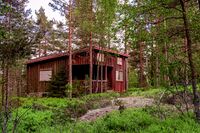 Forlatt hytte på Stensrudåsen forsommeren 2016. Foto: Leif-Harald Ruud (2016)