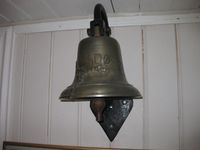 Skipsklokka til D/S «Fyresdølen» . I 2011 på Fyresdal Bygdemuseum. (Foto: Olav Momrak-Haugan, 2010)