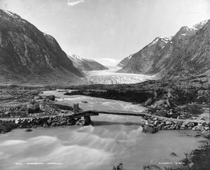 Knudsen-Nigardsbreen.jpg