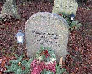 Kolbjørn Hogsnes gravminne Tønsberg.jpg