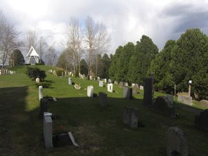 Kolbu kirkegård 2012.jpg