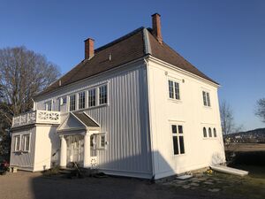 Kommandantboligen Kjeller flyplass. Foto 2021 Steinar Bunæs.