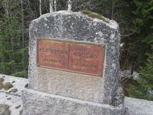 Kommunegrensestein Flesberg Rollag.jpg