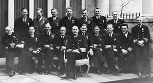 Kong Haakon og sjøkapteiner i London.jpg