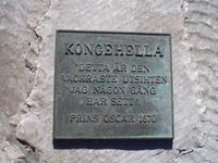 Kongehella med sitat fra prins Oscars besøk i Flatdal i Seljord i 1870. Foto: Siri Iversen