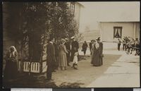 5. Kongeparet på ukjent sted - no-nb digifoto 20160222 00056 bldsa PK14215.jpg