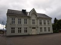 Kongsberg gamle politikammer har adresse Kirketorget 2. Foto: Siri Iversen
