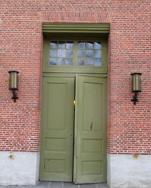 Kongsberg kirke dør 2015.jpg