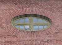 Et særegent kirkevindu. Foto: Stig Rune Pedersen (2013)