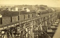 Kongsgaard bru var jernbanebru fra 1864 til 1884. Foto tatt mot sør.