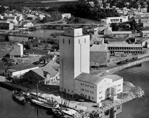 Kornsiloen og Steinkjer mølle.jpg