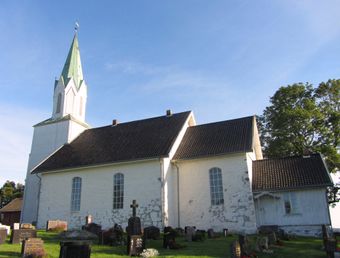 Kråkstad kirke 2013.JPG