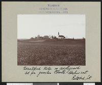 11. Kraakstad kirke og prestegaard - no-nb digifoto 20160311 00197 bldsa NGU0468.jpg