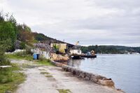 Brygga ved veiens ende på Åtangen. Foto: Roy Olsen (2023).