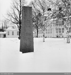 Krigsminnesmerke Ris skole.jpg