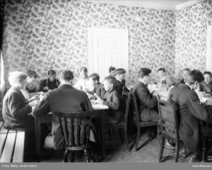 Kristiania guttehjem spisesal.jpg