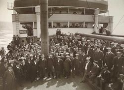 Kristianiafjord fra Den Norske Amerikalinje A/S på sin første tur, Kristiania-Bergen 4.-7. juni 1913. Kong Haakon VII og Jørgen Løvland er med på bildet.