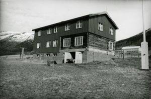 Krogstad Søre, Oppland - Riksantikvaren-T123 01 0100.jpg