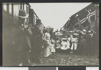 283. Kroningsreisen 1905 Stange - no-nb digifoto 20160209 00496 bldsa PK15513.jpg