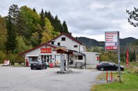 Morgedalvegen 134, Coop Marked Morgedal med bensinsalg. Foto: Roy Olsen (2021).
