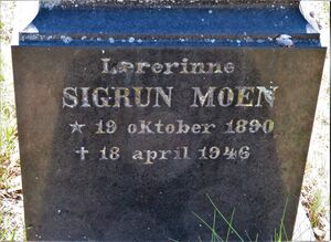 Lærer Sigrun Moen gravminne.JPG