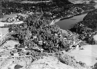 Lørenskog med Langvannet 1950. I forgrunnen Ellingsrudelva og Exelsior limfabrikk.