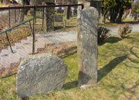 Eldre gravminner, Lørenskog kirkegård. Til høyre: Morten Toresen, død 1716.