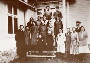 Landheim veveri 1923.jpg